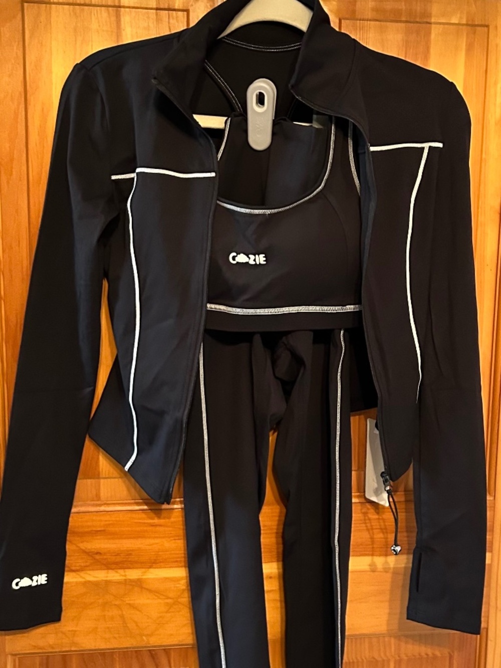 0102 NWT Cozie Black Three Piece Set Athletic Leggings Small